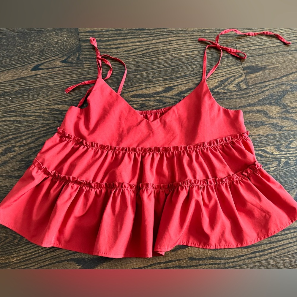 Size M red flowy cropped tank top